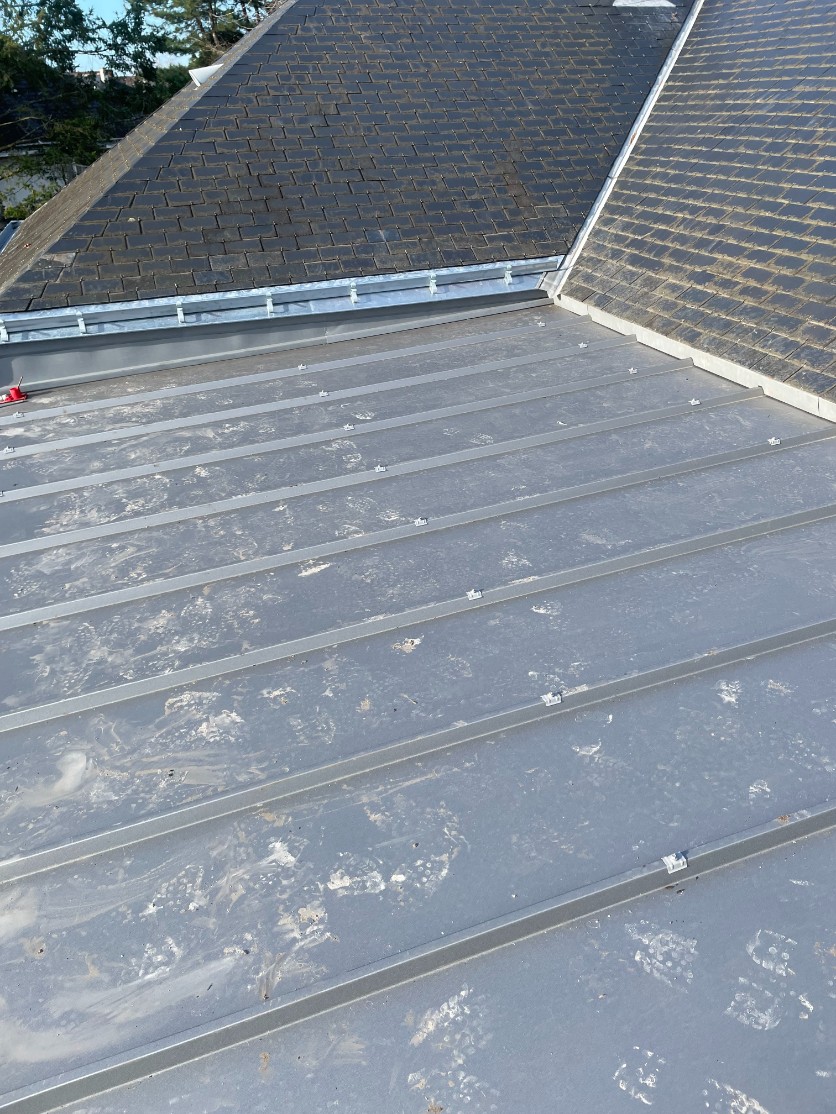 Toit avec entretien nécessaire